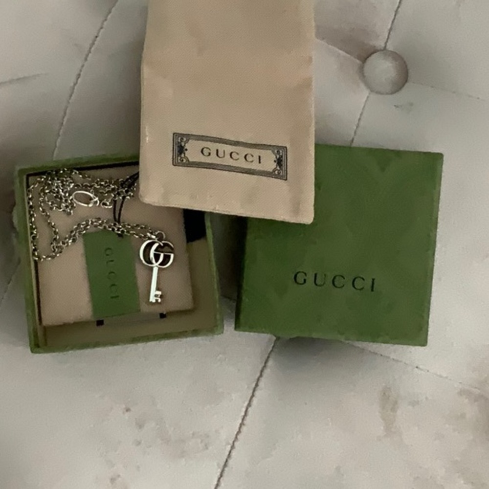 Gucci GG Silver Key Necklace - Picture 2 of 4